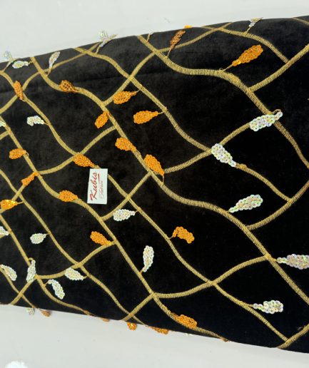 V-Black & Gold-4625